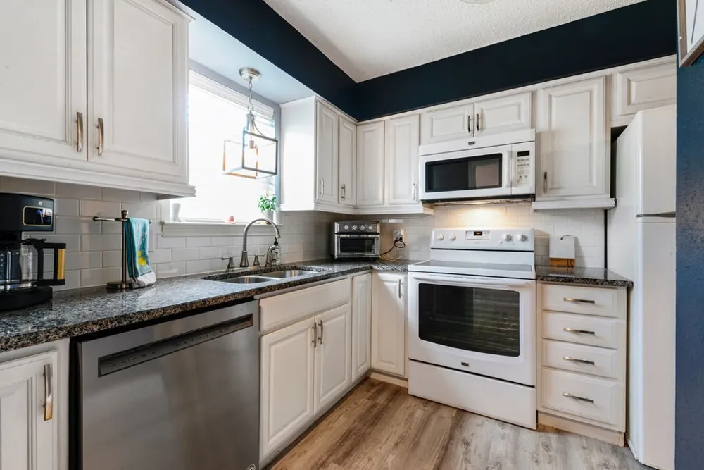 933 Roaring Springs Road Fort Worth, TX 76114