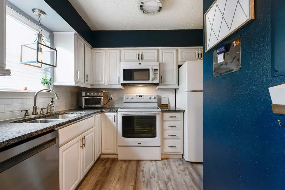 933 Roaring Springs Road Fort Worth, TX 76114