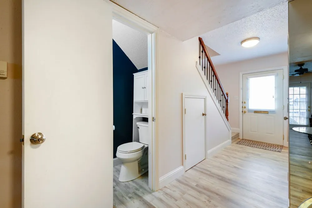 933 Roaring Springs Road Fort Worth, TX 76114