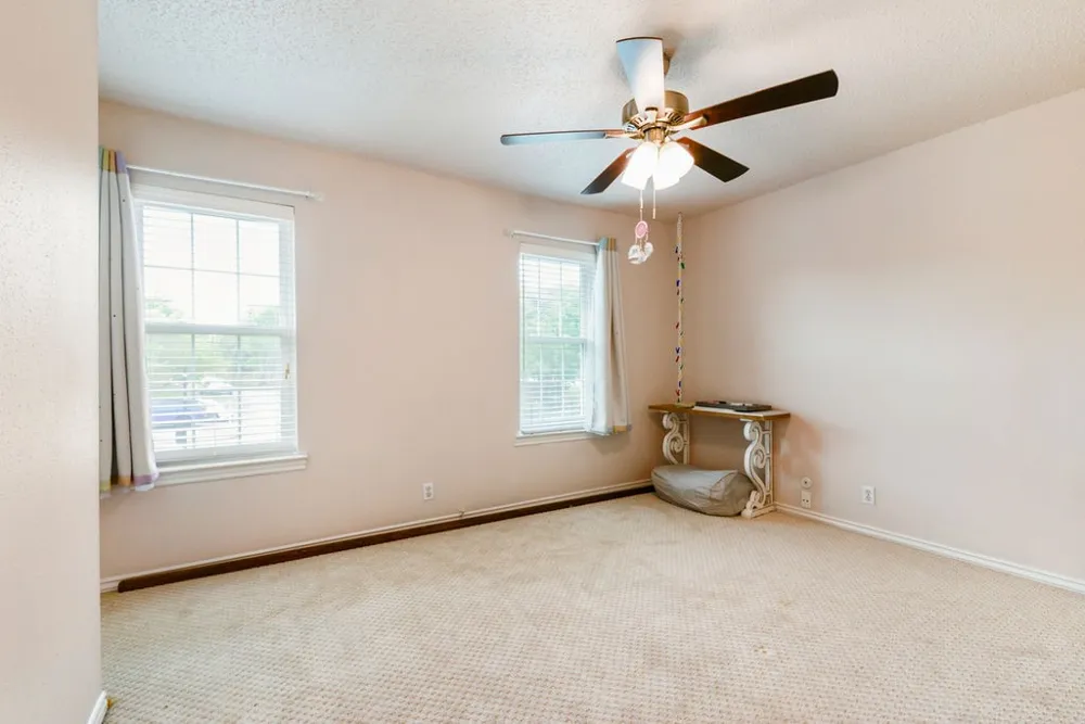 933 Roaring Springs Road Fort Worth, TX 76114