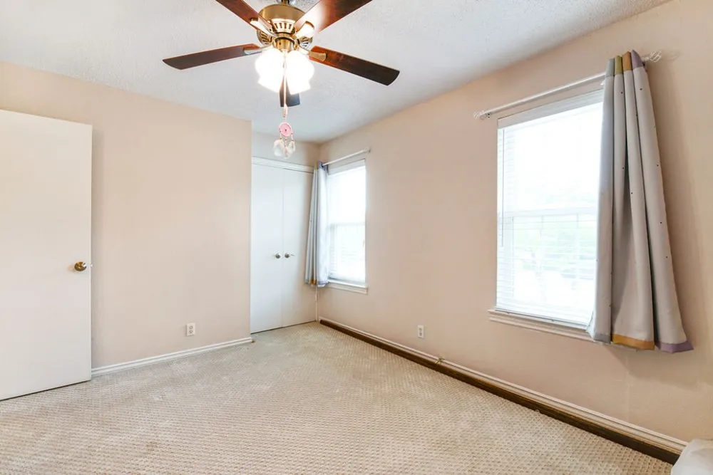 933 Roaring Springs Road Fort Worth, TX 76114
