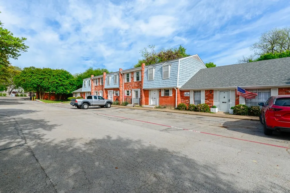 933 Roaring Springs Road Fort Worth, TX 76114