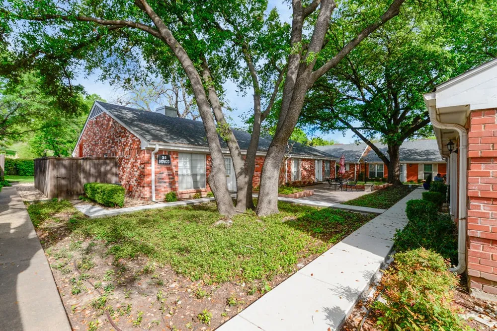 933 Roaring Springs Road Fort Worth, TX 76114