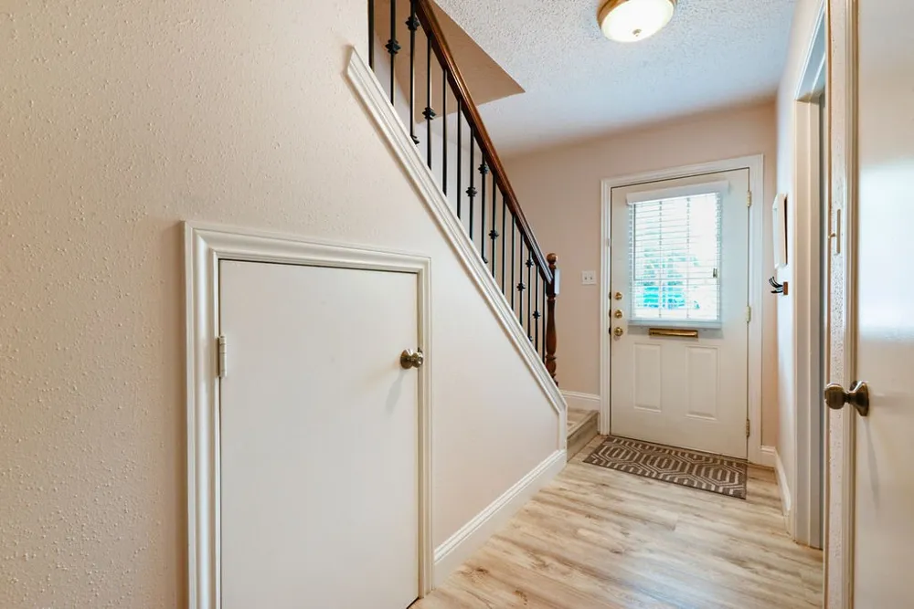 933 Roaring Springs Road Fort Worth, TX 76114