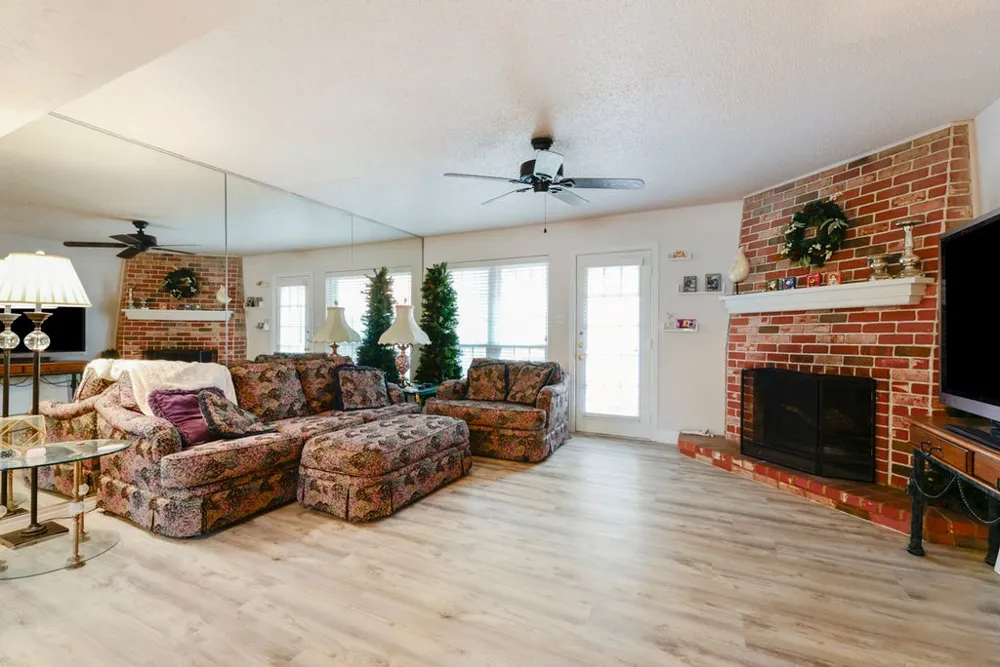 933 Roaring Springs Road Fort Worth, TX 76114