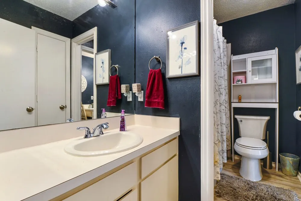 933 Roaring Springs Road Fort Worth, TX 76114