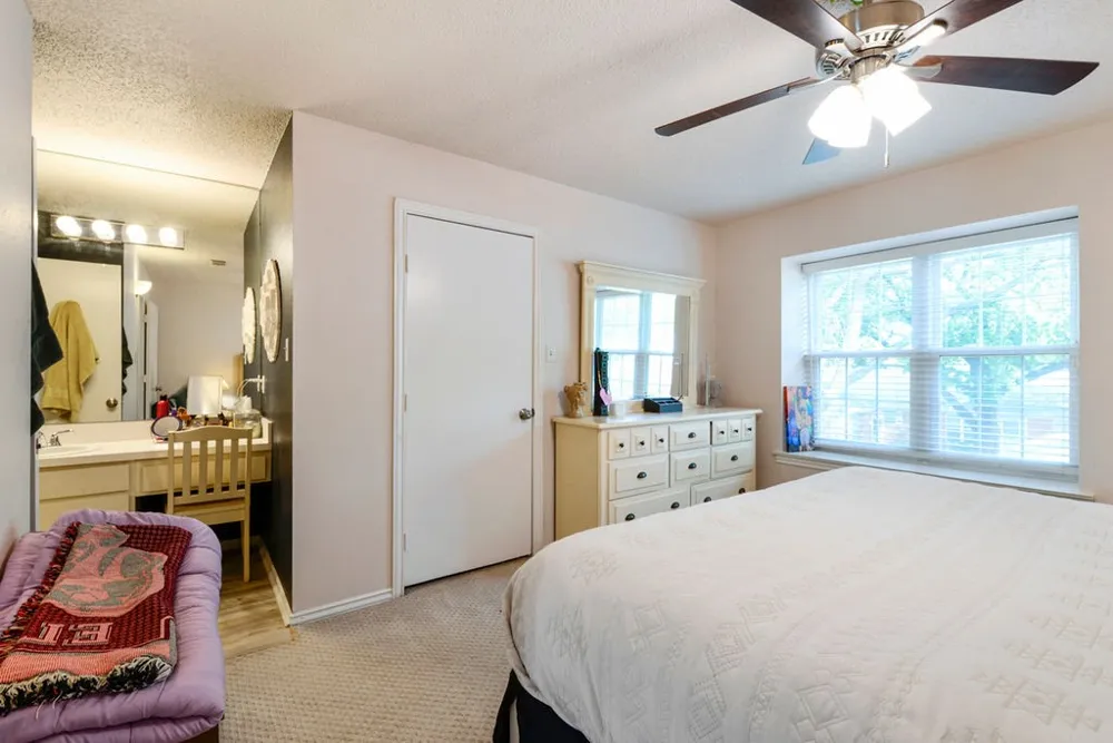 933 Roaring Springs Road Fort Worth, TX 76114