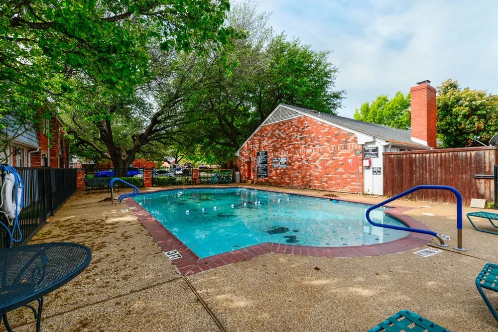 933 Roaring Springs Road Fort Worth, TX 76114