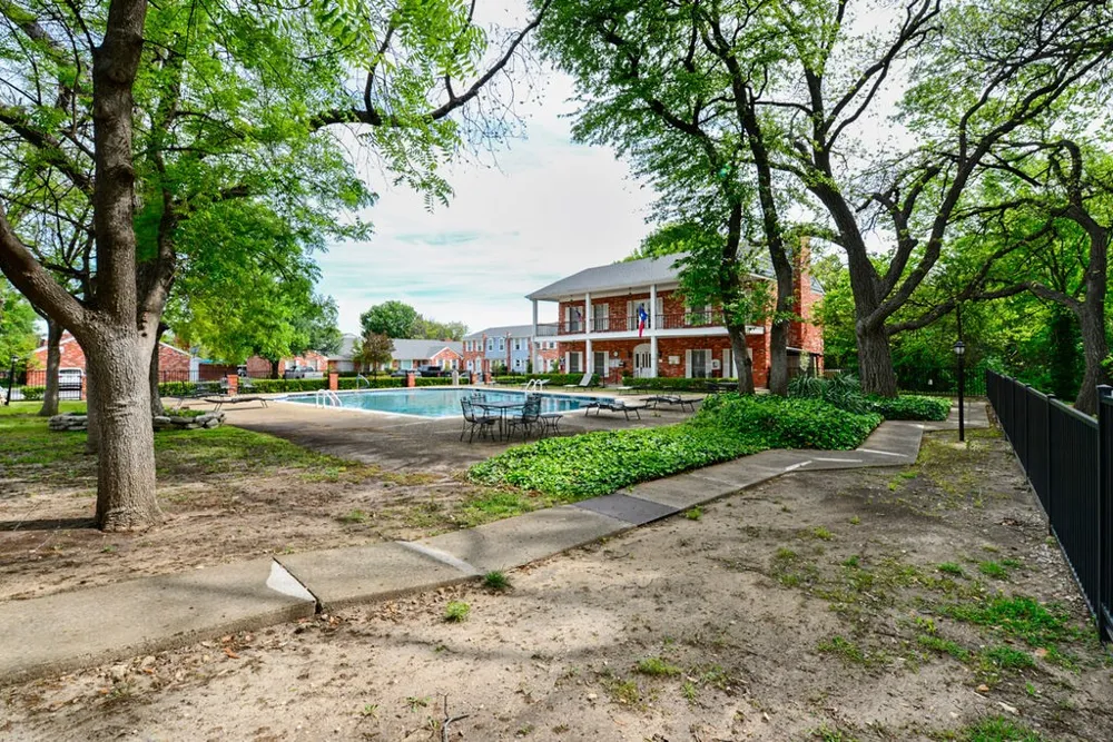 933 Roaring Springs Road Fort Worth, TX 76114