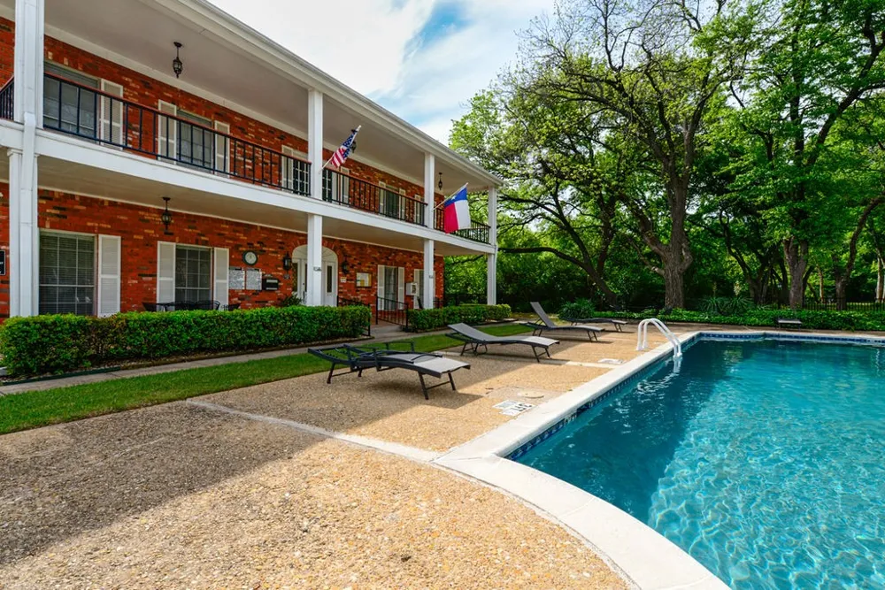933 Roaring Springs Road Fort Worth, TX 76114