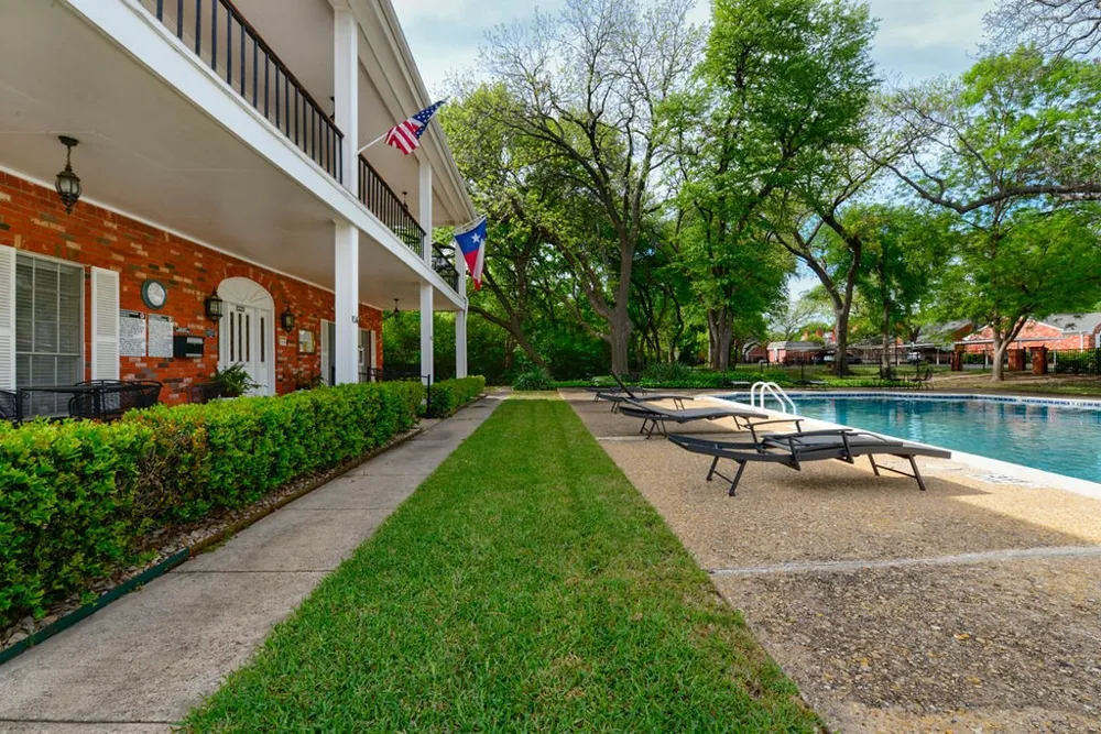 933 Roaring Springs Road Fort Worth, TX 76114
