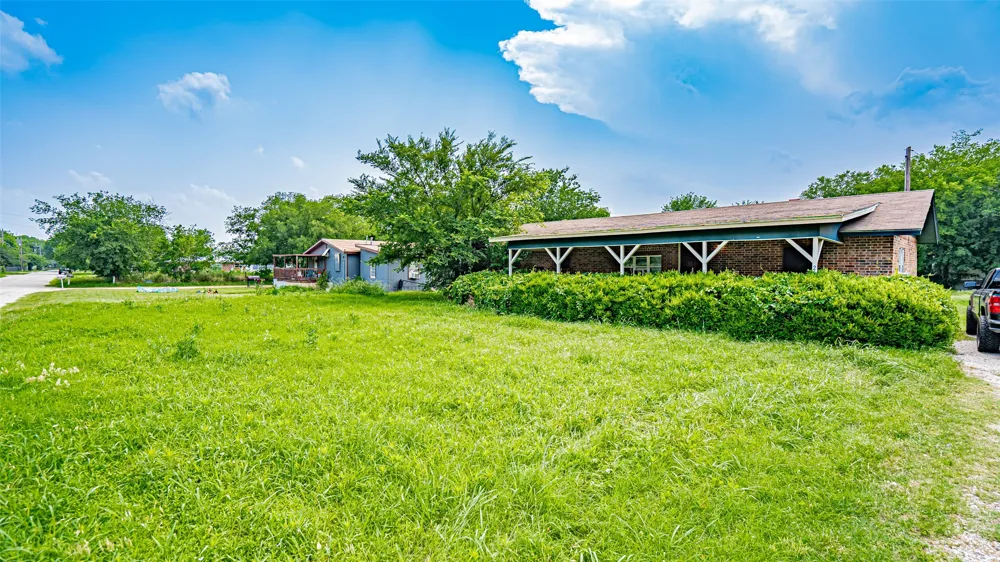 291 County Road 4858 Newark, TX 76071