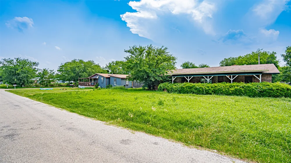 291 County Road 4858 Newark, TX 76071