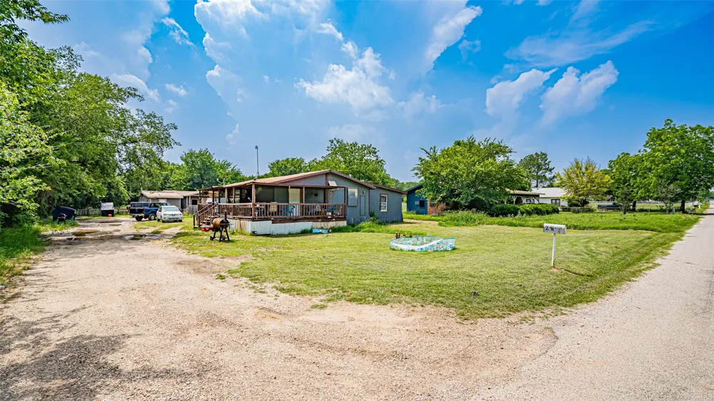 291 County Road 4858 Newark, TX 76071