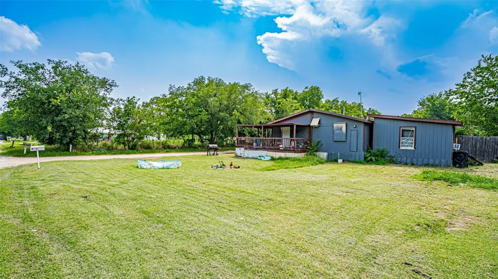 291 County Road 4858 Newark, TX 76071
