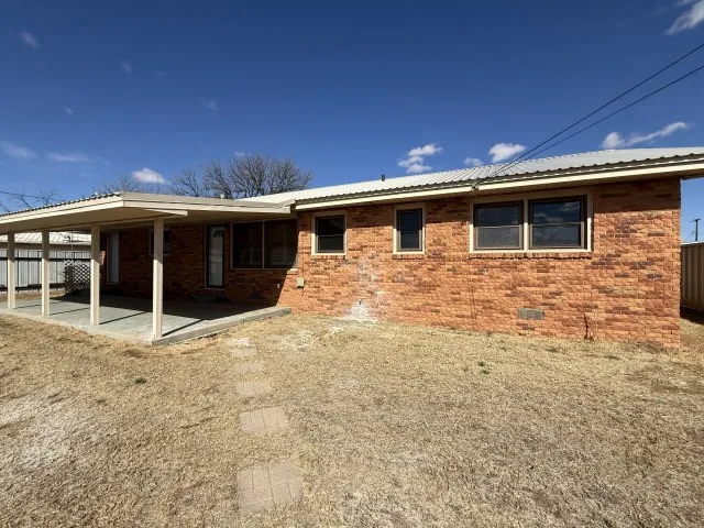 505 17th Street Seagraves, TX 79359