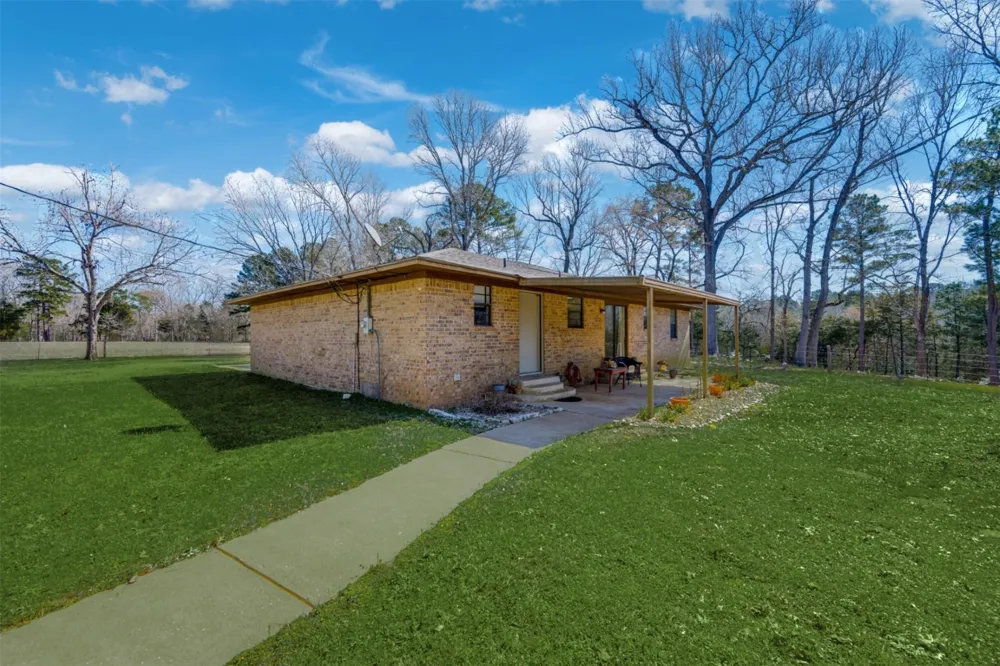 5730 E FM 323 Palestine, TX 75801