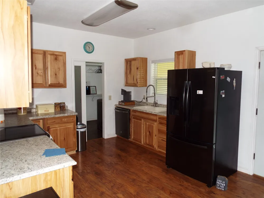 721 Midway Road Tool, TX 75143