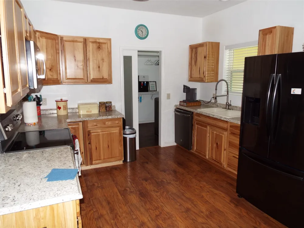 721 Midway Road Tool, TX 75143