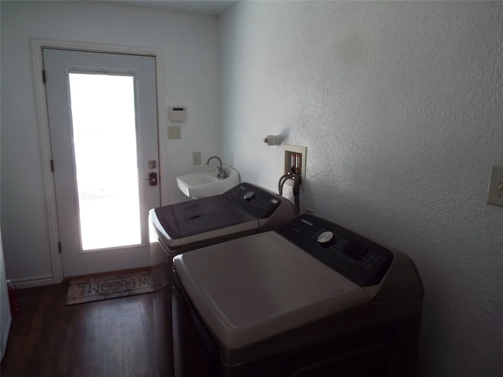 721 Midway Road Tool, TX 75143
