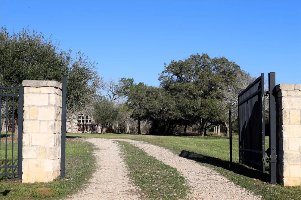 3337 Brunes Mill Road Columbus, TX 78934