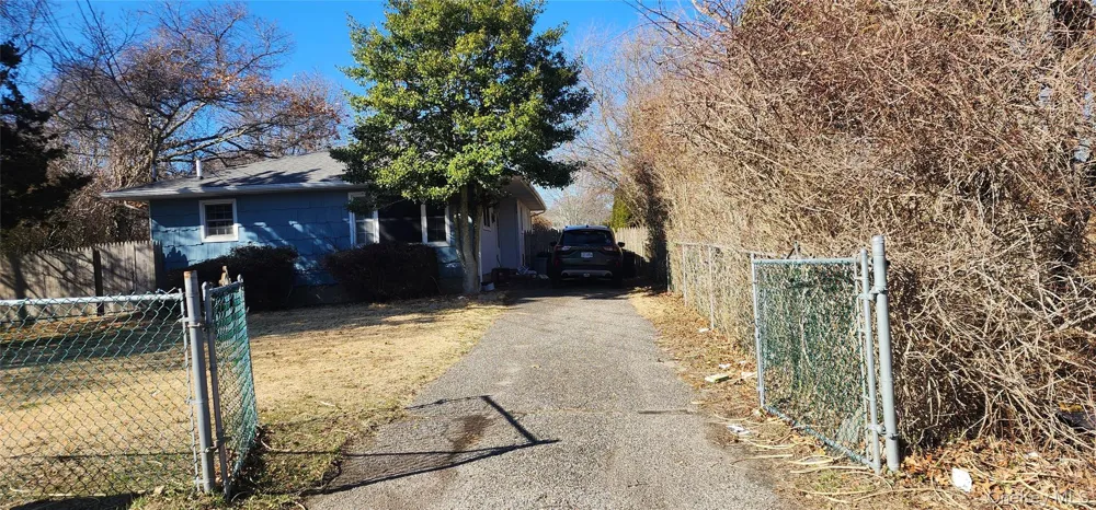 123 St George Drive E Shirley, NY 11967