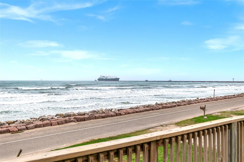 902 Beach Drive Surfside Beach, TX 77541