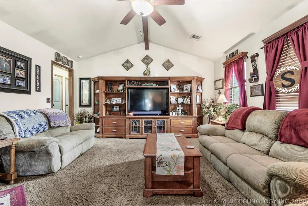 4152 W Oak Street Skiatook, OK 74070