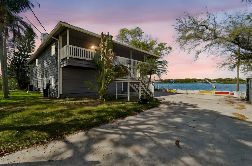 9901 BAY DRIVE Gibsonton, FL 33534