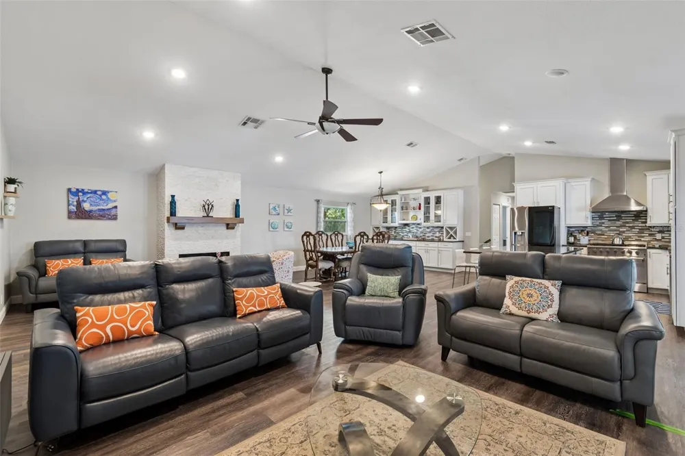 9901 BAY DRIVE Gibsonton, FL 33534