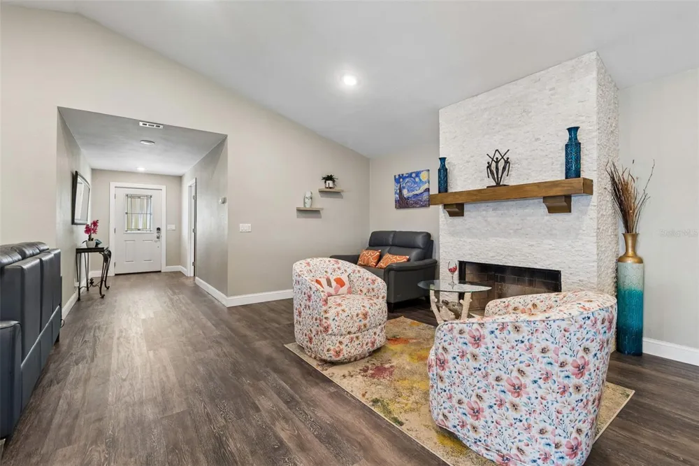 9901 BAY DRIVE Gibsonton, FL 33534