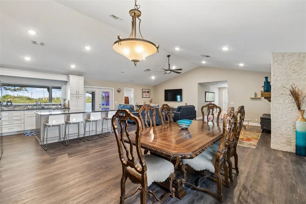 9901 BAY DRIVE Gibsonton, FL 33534