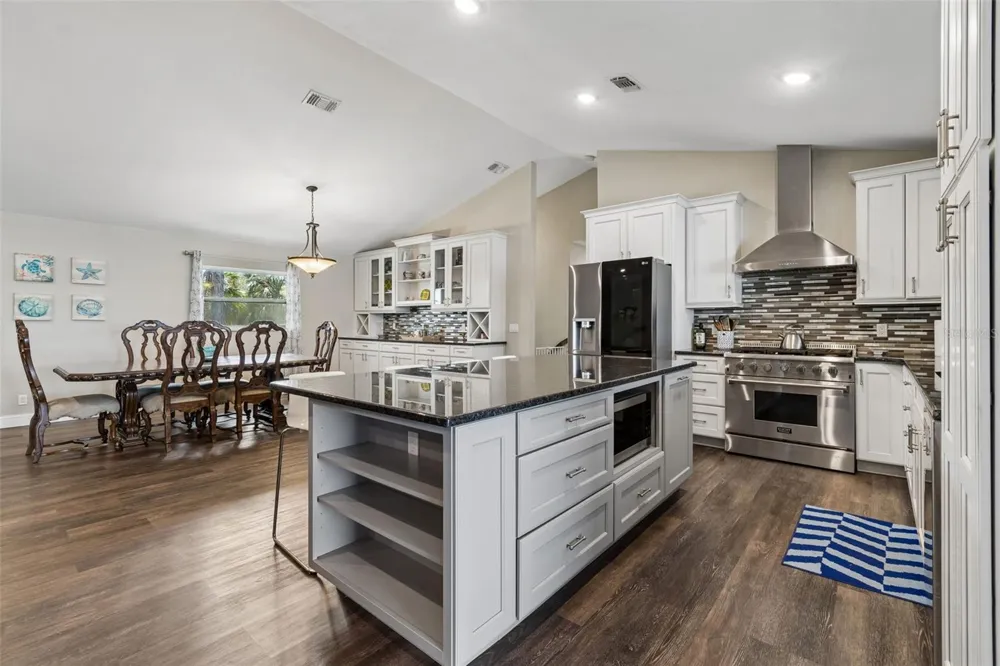 9901 BAY DRIVE Gibsonton, FL 33534