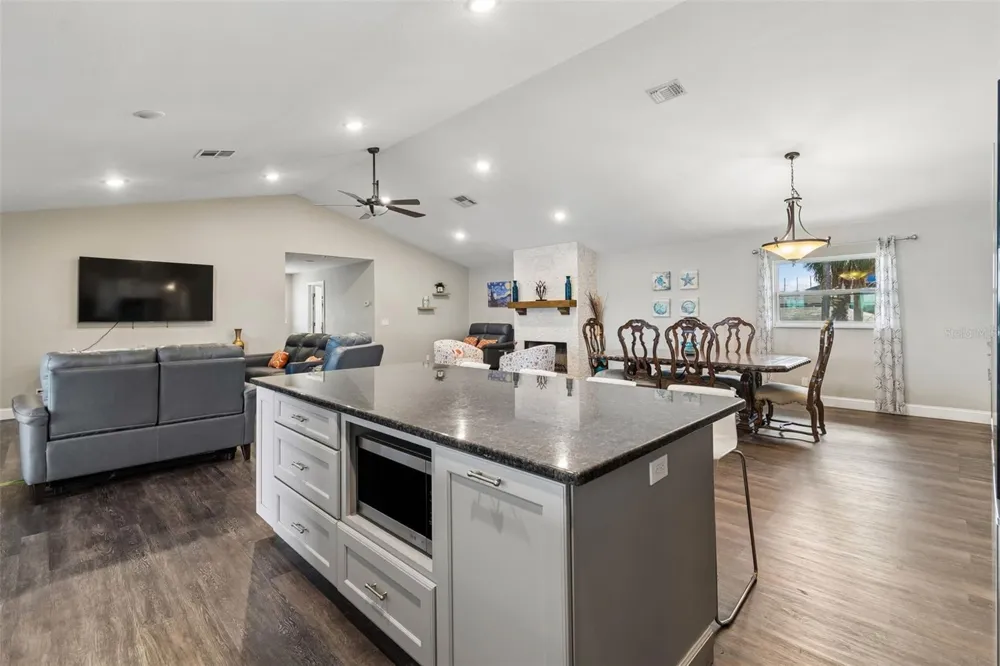9901 BAY DRIVE Gibsonton, FL 33534