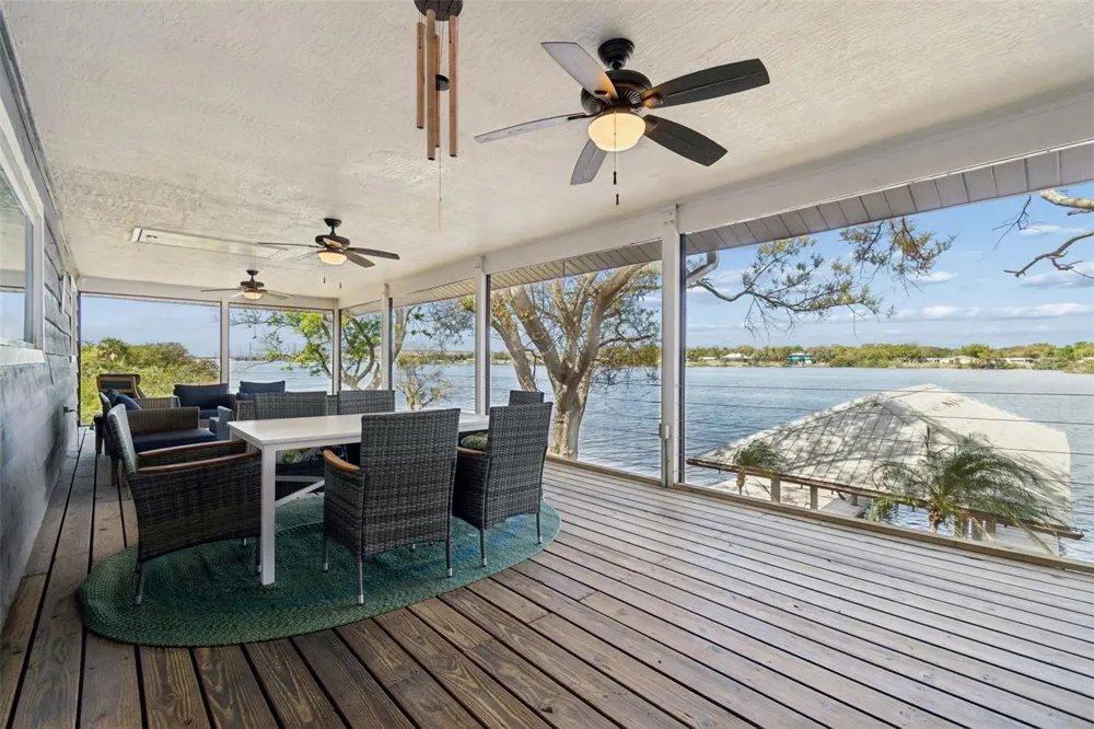 9901 BAY DRIVE Gibsonton, FL 33534