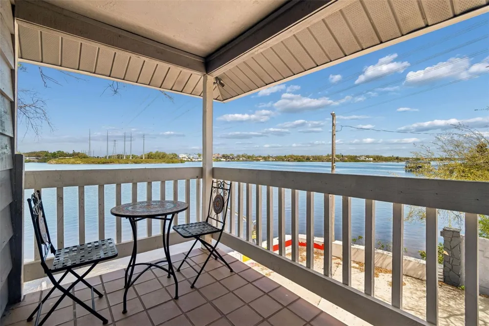 9901 BAY DRIVE Gibsonton, FL 33534