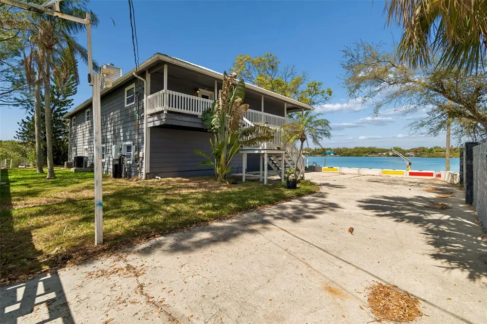 9901 BAY DRIVE Gibsonton, FL 33534