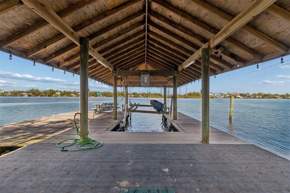 9901 BAY DRIVE Gibsonton, FL 33534