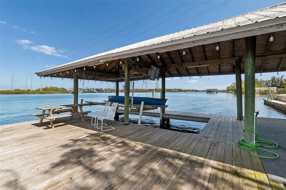 9901 BAY DRIVE Gibsonton, FL 33534
