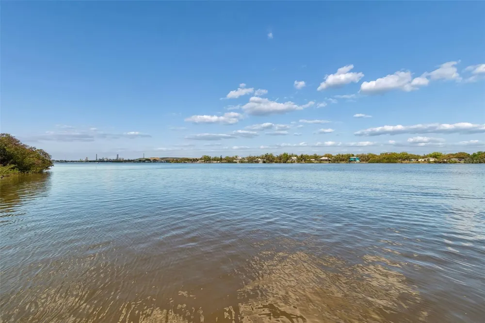 9901 BAY DRIVE Gibsonton, FL 33534