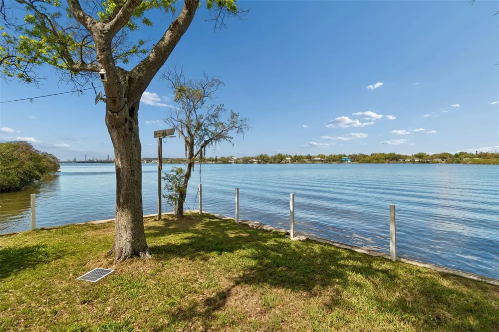 9901 BAY DRIVE Gibsonton, FL 33534