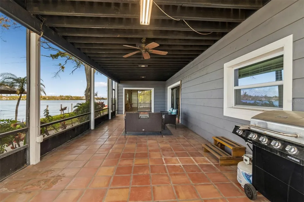 9901 BAY DRIVE Gibsonton, FL 33534