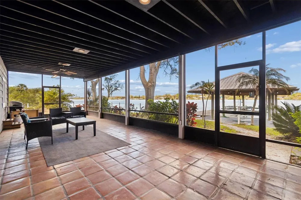 9901 BAY DRIVE Gibsonton, FL 33534
