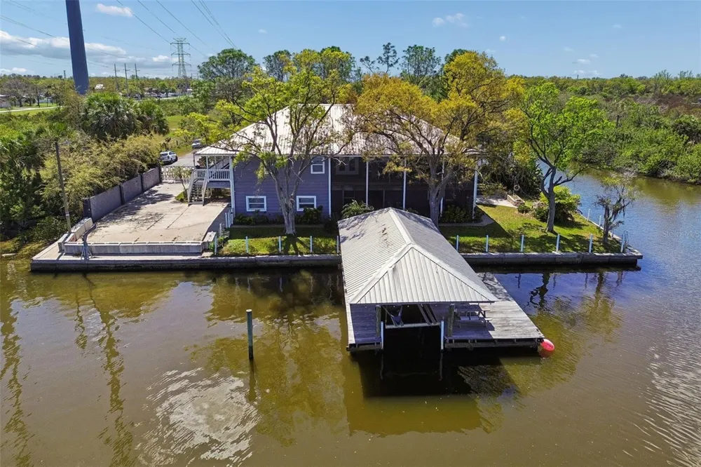 9901 BAY DRIVE Gibsonton, FL 33534