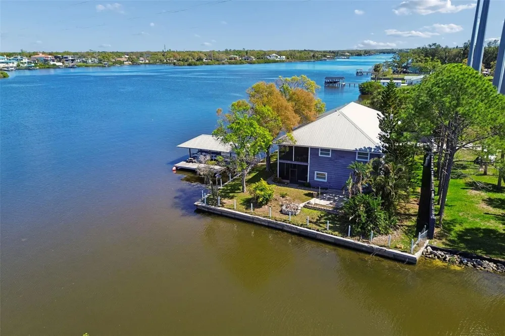9901 BAY DRIVE Gibsonton, FL 33534