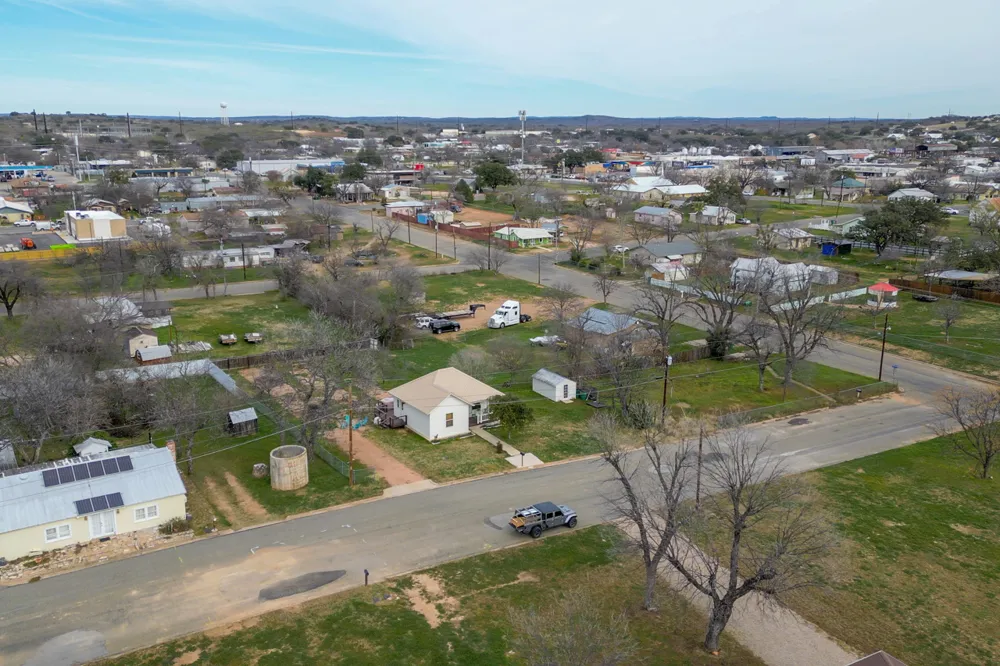 305 W Tarrant Street Llano, TX 78643