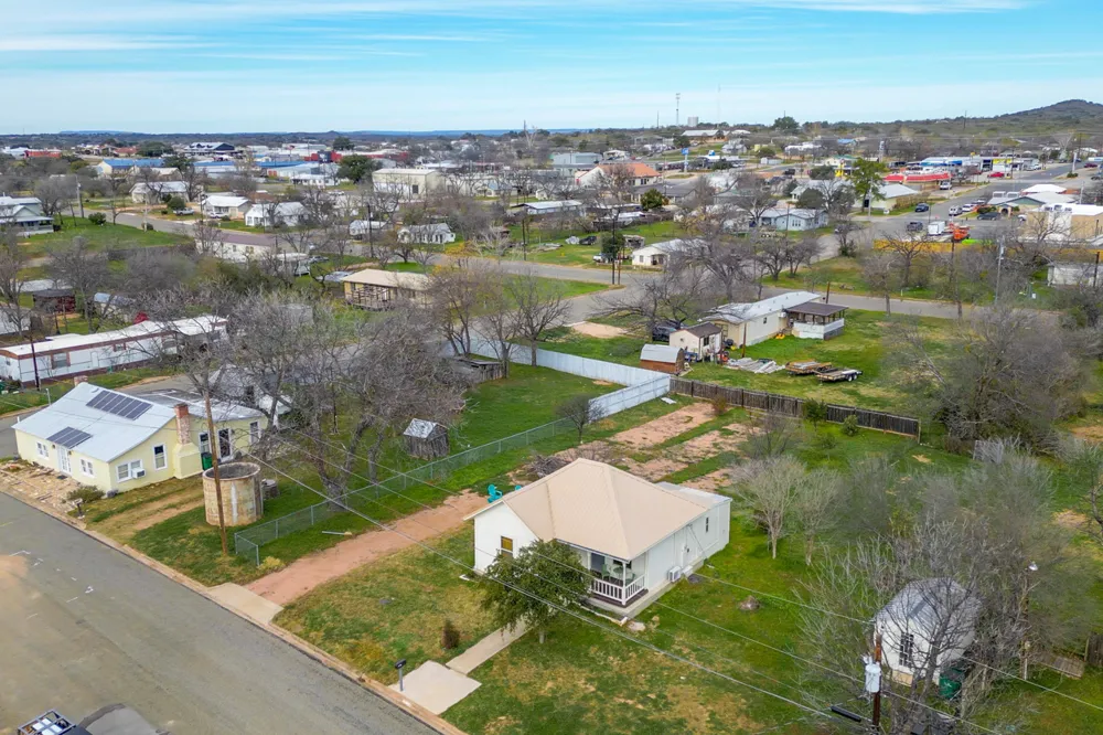305 W Tarrant Street Llano, TX 78643