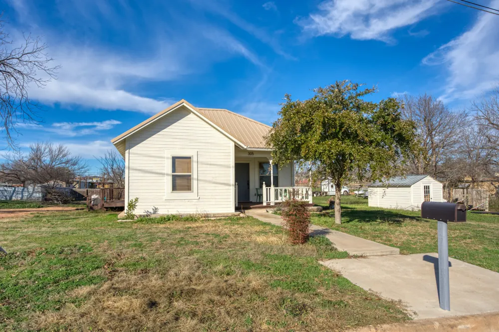 305 W Tarrant Street Llano, TX 78643