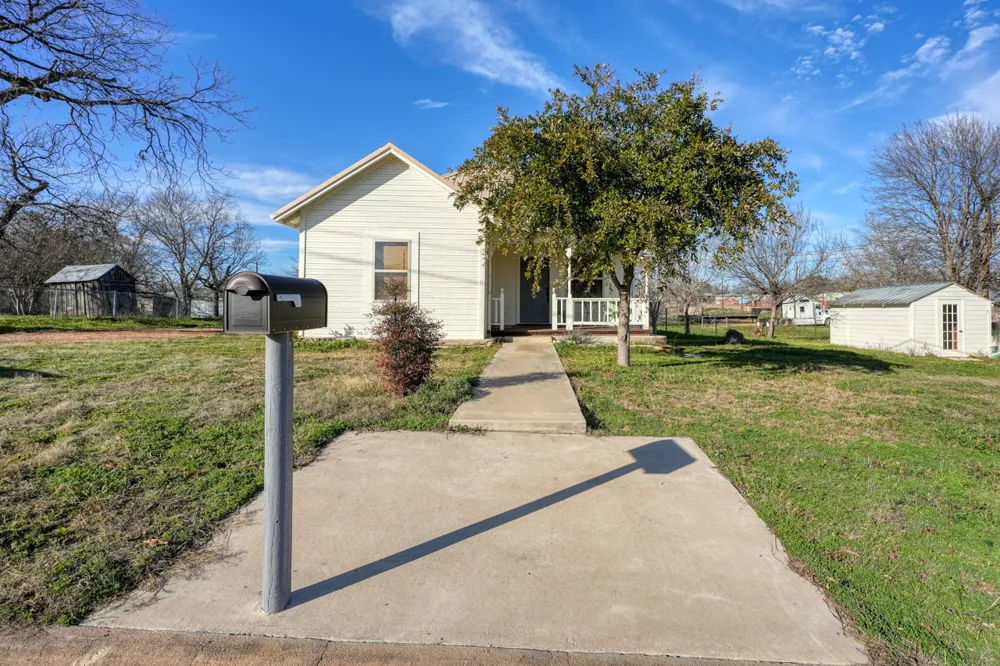 305 W Tarrant Street Llano, TX 78643