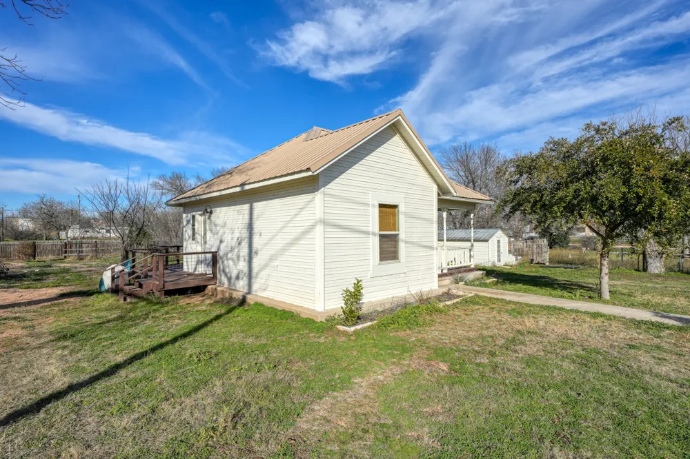 305 W Tarrant Street Llano, TX 78643